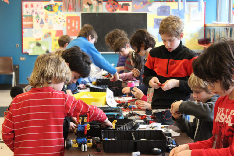 Robotics & Coding Class for Kids-med